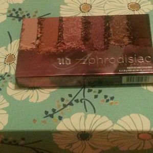 Urban Decay Aphrodisiac eyeshow palette